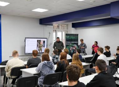 Инструктор тюменского филиала провел час мужества и мастер-класс по тактической медицине