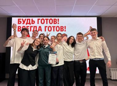 Инструктор филиала Центра «ВОИН» принял участие в смотре строя и песни, посвящённом Дню Пионерии