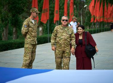 Стометровый флаг России развернули на Мамаевом кургане курсанты Центра «ВОИН»