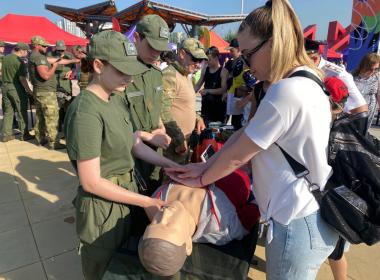 Тысячи курсантов и инструкторов Центра «ВОИН» масштабно отметили День России