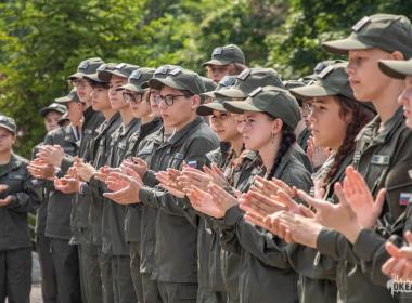 Директор Центра «ВОИН» и директор ВДЦ «Океан» открыли межрегиональную смену «Время юных героев» на Дальнем Востоке