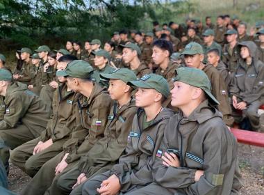 Калмыцкие курсанты пообщались с ветераном трех военных конфликтов Эрдни Хуцаевым