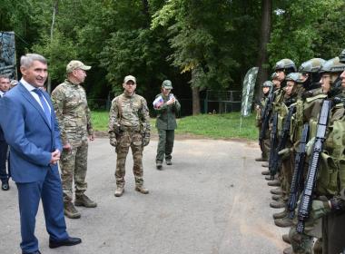 Глава Чувашии Олег Николаев и Центр ВОИН в республике вместе отметили День государственного флага России