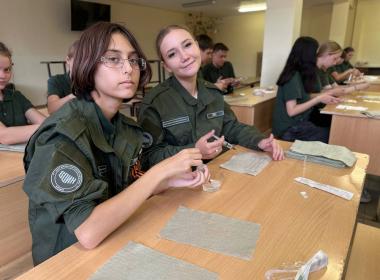 Курсанты чувашского филиала изготовили 300 комплектов сухих душей и 100 госпитальных губок наших бойцов на СВО