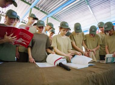 Урок мужества: встреча курсантов Центра «ВОИН» с легендой Амурской флотилии
