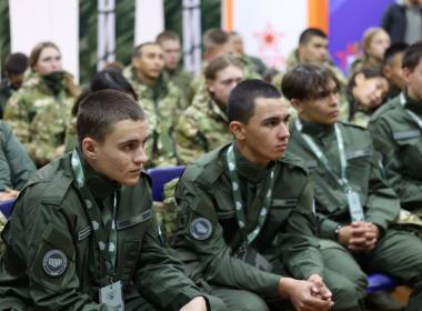 Участники финала соревнований «Путь ВОИНа» встретились с Героями России