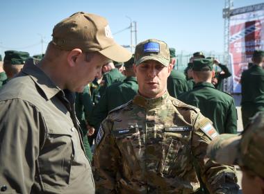 Дмитрий Шевченко встретился с семьей Абдуллиных, представляющих Центр «ВОИН» в финале «Семейной зарницы»