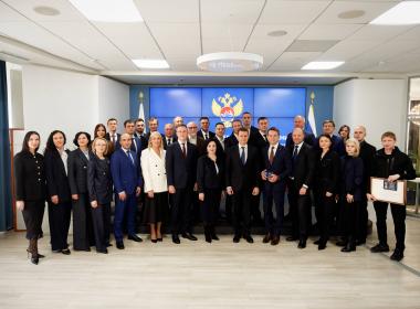 Глава Минвостокразвития России наградил Центр «ВОИН» за вклад в проведение Восточного экономического форума