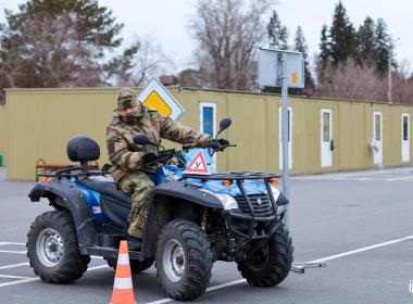 Кандидаты в инструкторы Центра «ВОИН» освоили управление мототехникой и противодействие БПЛА