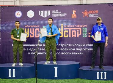 Директор Центра «ВОИН» наградил победителей конкурса «Сила в единстве» в Якутии