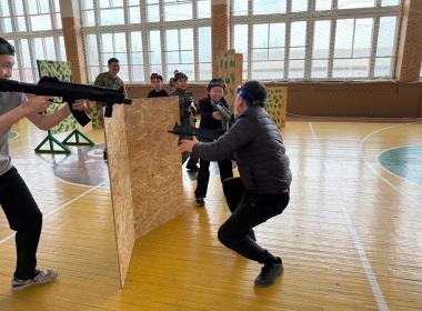 Курсанты Центра «ВОИН» провели мастер-классы для родителей и сразились с ними в лазертаг